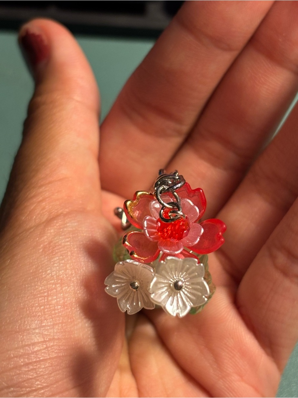 Red Glass Flower Keychain - Picture 4 of 6